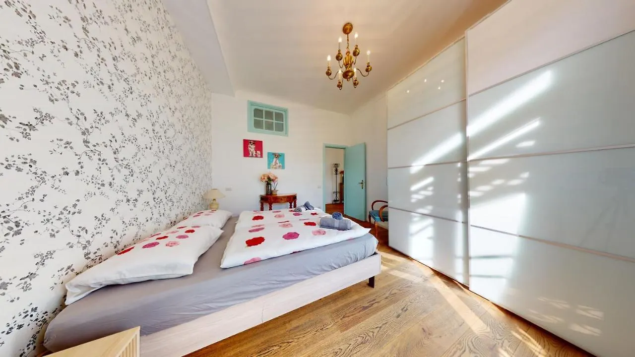 Appartement Les Fleurs Astoria à Menton 0*,